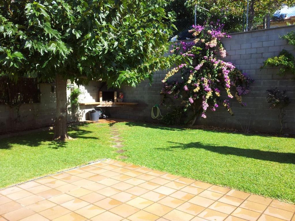 Casa Con Jardin-Wifi Free Villa L' Escala Luaran gambar